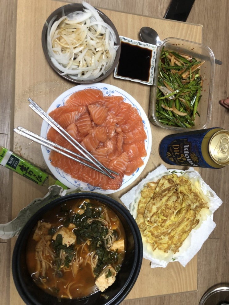  연어사시미 버섯찌개 맛집