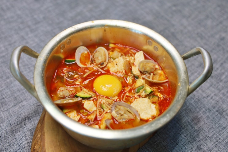 칼칼하고 맛있게 끓여볼까요?