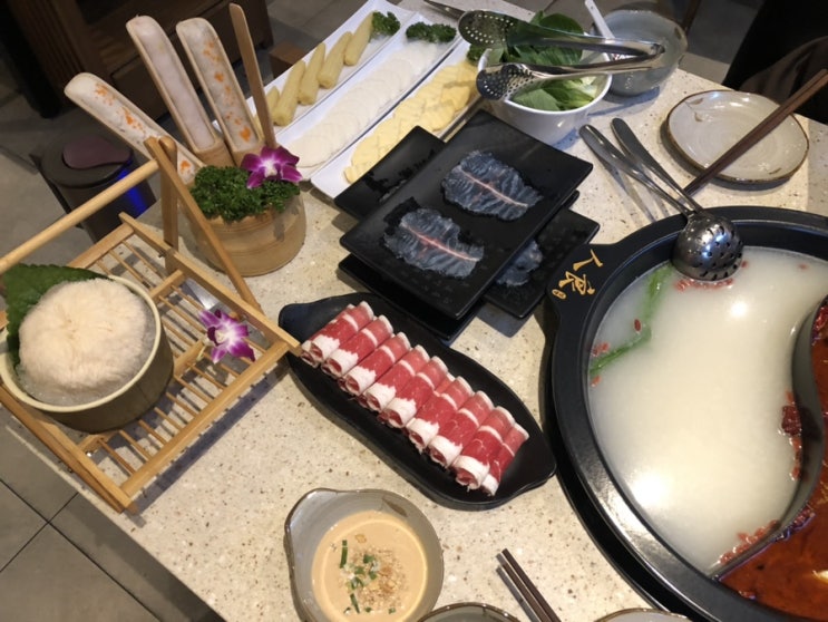  논현역/신사역 맛집:: 고급진 중국 운남성 훠궈를 맛볼 수 있는 '인량훠궈'