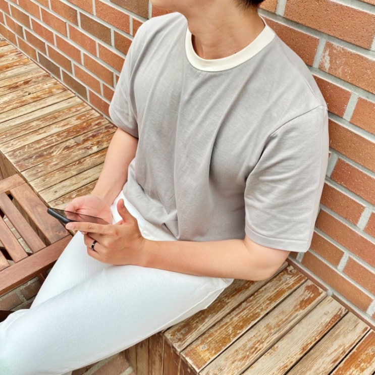 남자 여름코디 오버핏 넥라인 에리 배색 반팔티 귀여운 느낌의 티셔츠
