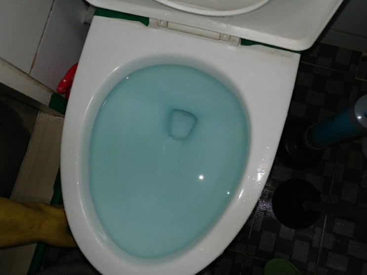  물티슈 때문에 생기는 변기 막힘 문제는 의외로 자주 생겨요