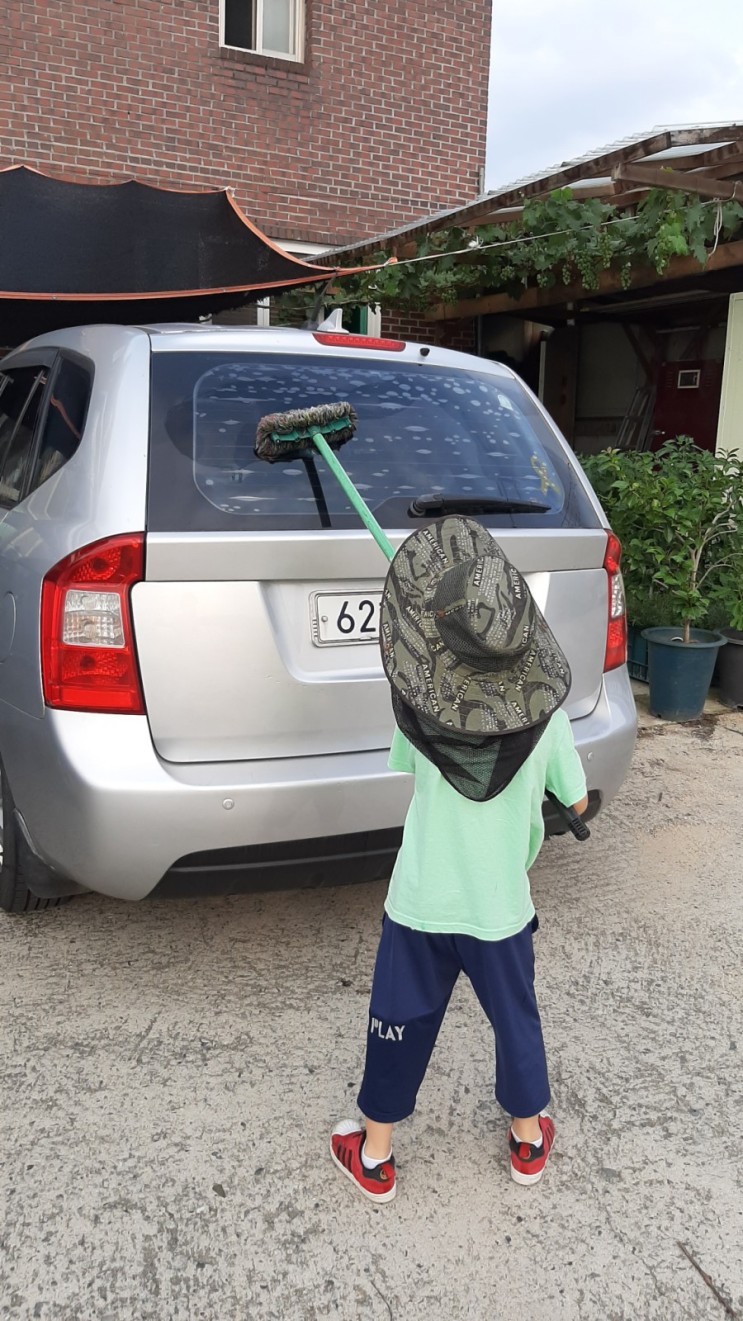 7살, 3살 두 아이랑 자동차 세차하는 방법 (아이에게는 신나는 물놀이시간)