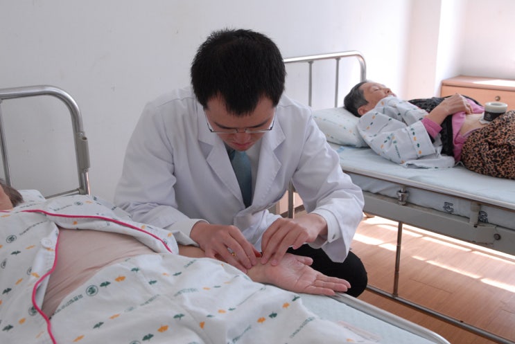 자동차보험 한방진료, 뜨거운 감자…"진료수가 의결기구 신설해야" 자동차보험 한방진료, 뜨거운 감자…"진료수가 의결기구 신설해야"
