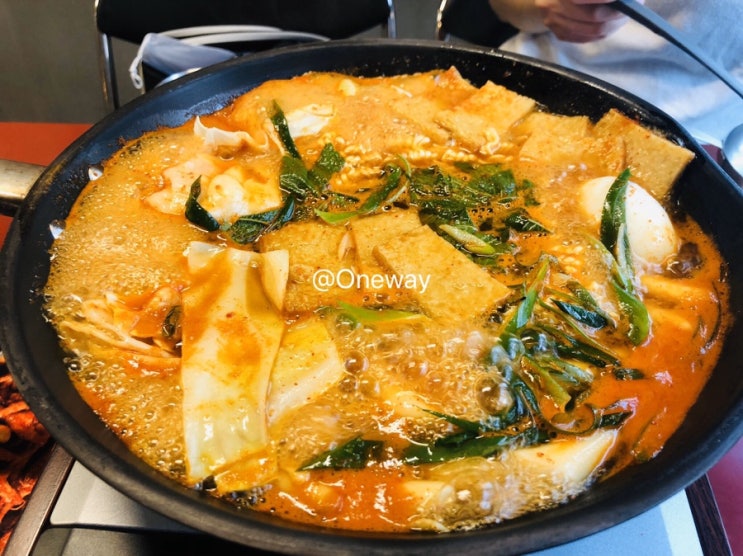  교대 즉석떡볶이 전문점 _ 밀알 떡볶이 _ 깔끔하게 매운 떡볶이