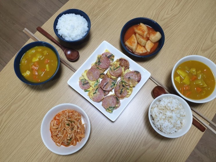 초간단 혼밥 혼족 카레 집밥 분홍소시지 밥상 초간단 혼밥 혼족 카레 집밥 분홍소시지 밥상