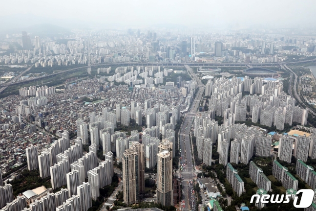 정부 억누르면 더 집값 올라'...이번에도 결국 서울 '유턴'_ 강남구 자곡동 ‘래미안강남힐즈’ 전용 101는 16억8,000만원에 손바뀜-신고가를 경신