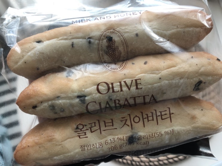  노브랜드 치아바타와 나의 건강 샐러드 :)