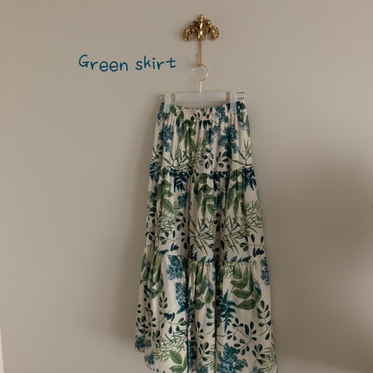  Green skirt