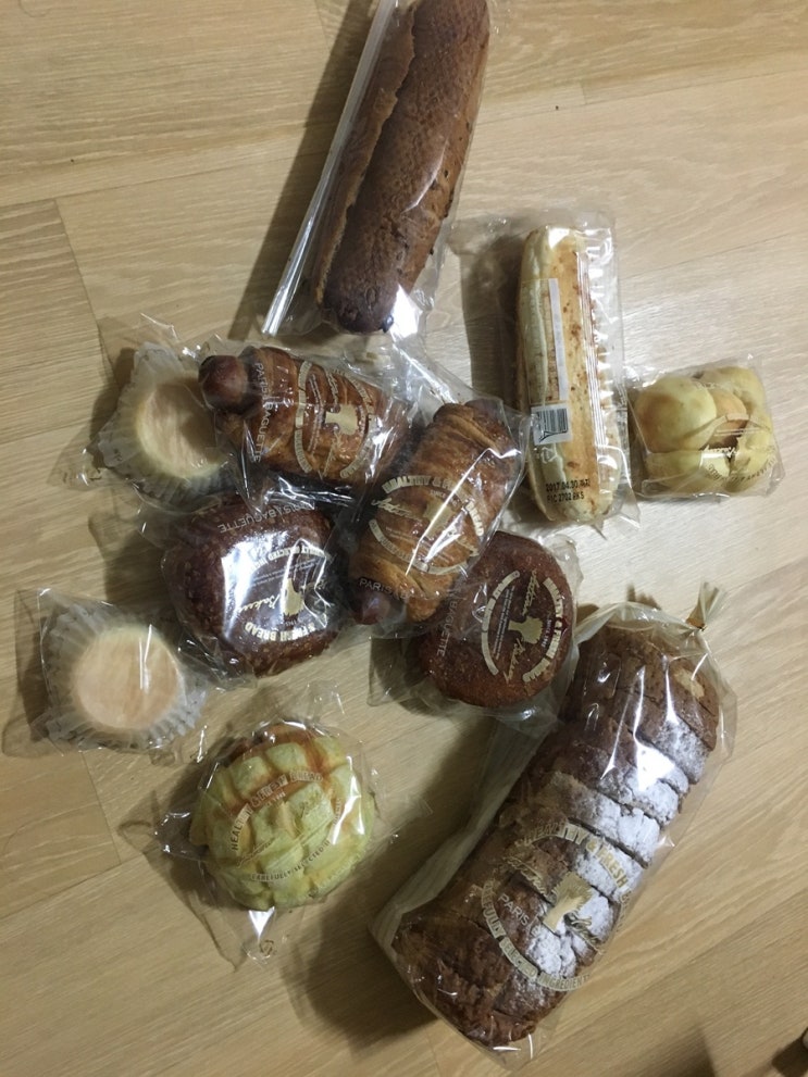  오랫만에 빵 잇빠이 사왔네요.