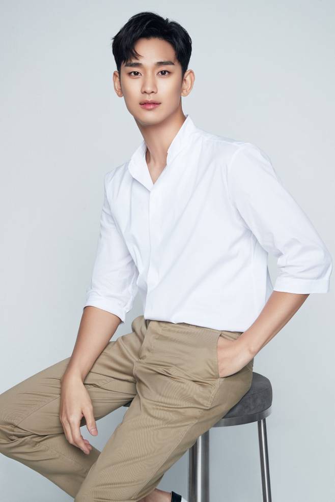 김수현에 대한 별로 안 유명한 TMI 김수현에 대한 별로 안 유명한 TMI