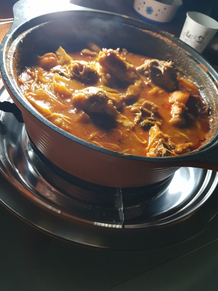  가족들과 옥상에서 야외테이블 산 기념으로 닭볶음탕 즐기기.
