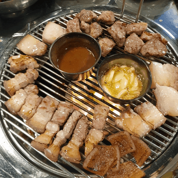  광주에서 느끼는 제주 첨단연탄구이 제주돈회관
