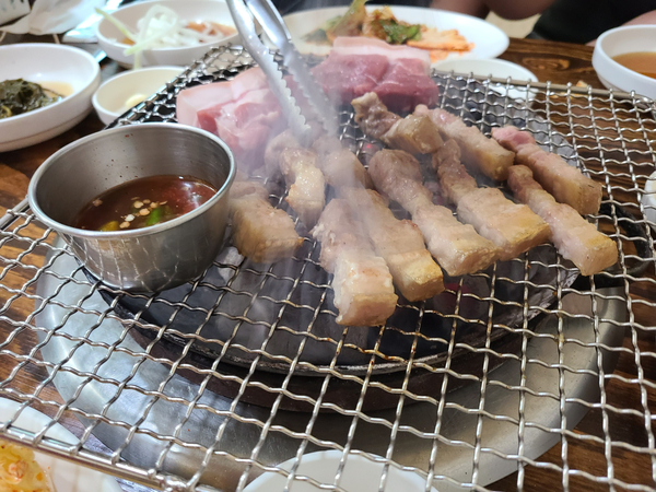  [일상]오늘 저녁은 흑돼지가 맛있는  어리목 도새기촌에서 생파!!