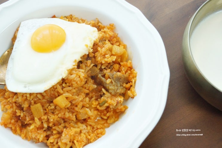  차돌깍두기볶음밥 간편식 으로 쉽고 맛있게! 반찬배달 더반찬