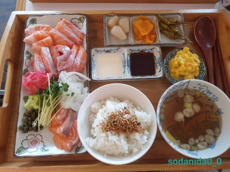 연남동 맛집 일본가정식 전문점 킨지에서 신선한 연어 가득한 사케동 맛보고 왔어요!