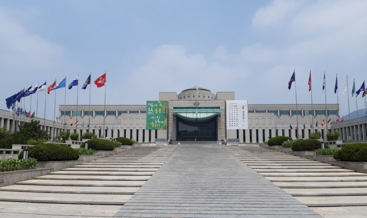  전쟁기념관 옥외 전시장에 만난 ‘광개토대왕비’