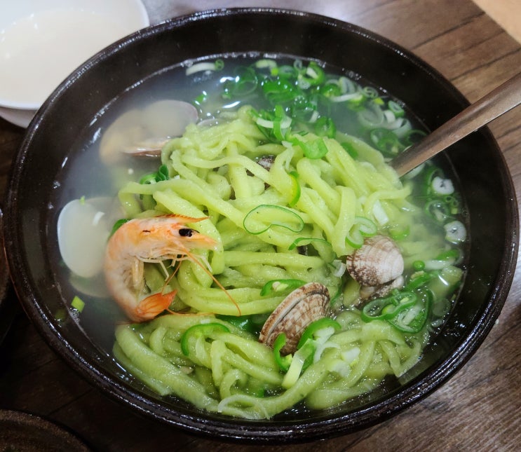 서울 구로동/신도림역 '오매네생면칼국수' 바지락칼국수, 부추수육, 녹두빈대떡