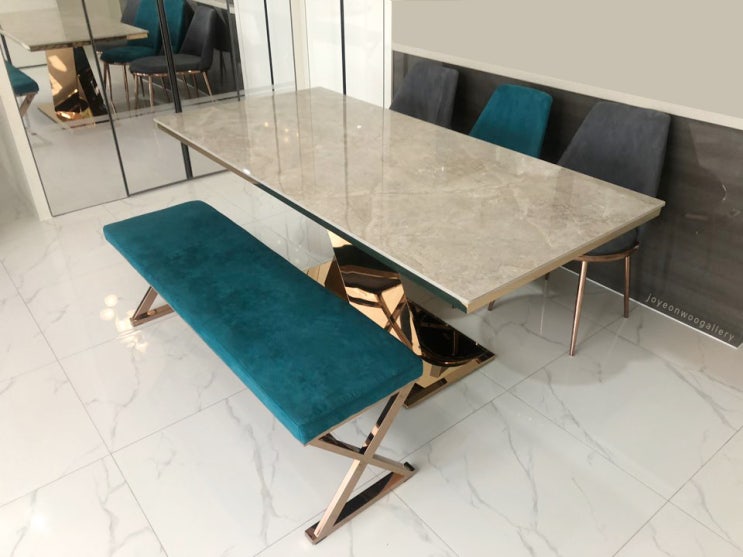 파주운정가구단지 조연우갤러리 : 로즈골드 다리 세라믹식탁 의자 세트 배송완료