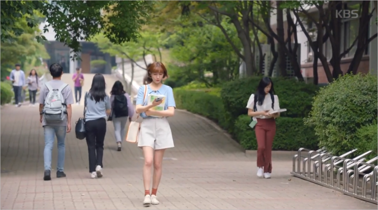  한다다 이초희 가방, 캠퍼스룩으로 딱이네