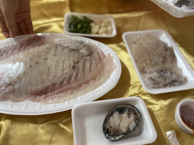 강릉중앙시장횟집 동해바다 “푸짐한 5만원 회포장!” 강릉중앙시장횟집 동해바다 “푸짐한 5만원 회포장!”