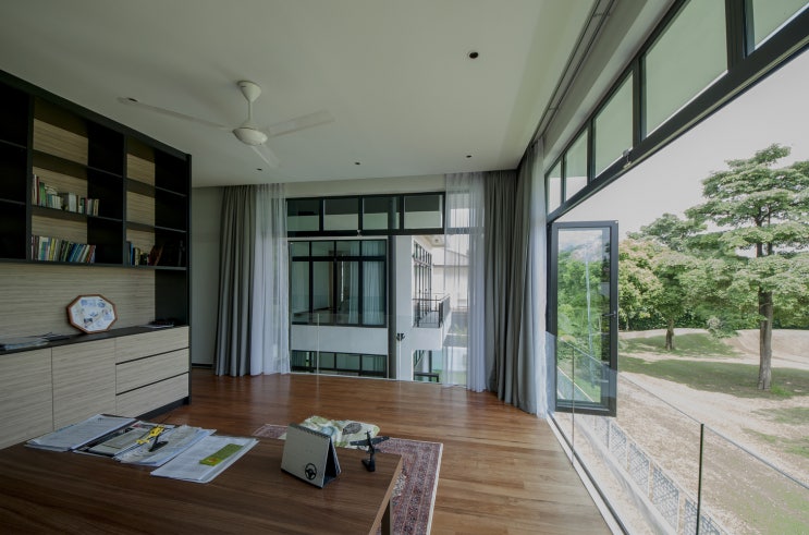  Impian Residence / HBOA (HB Ong Architect)