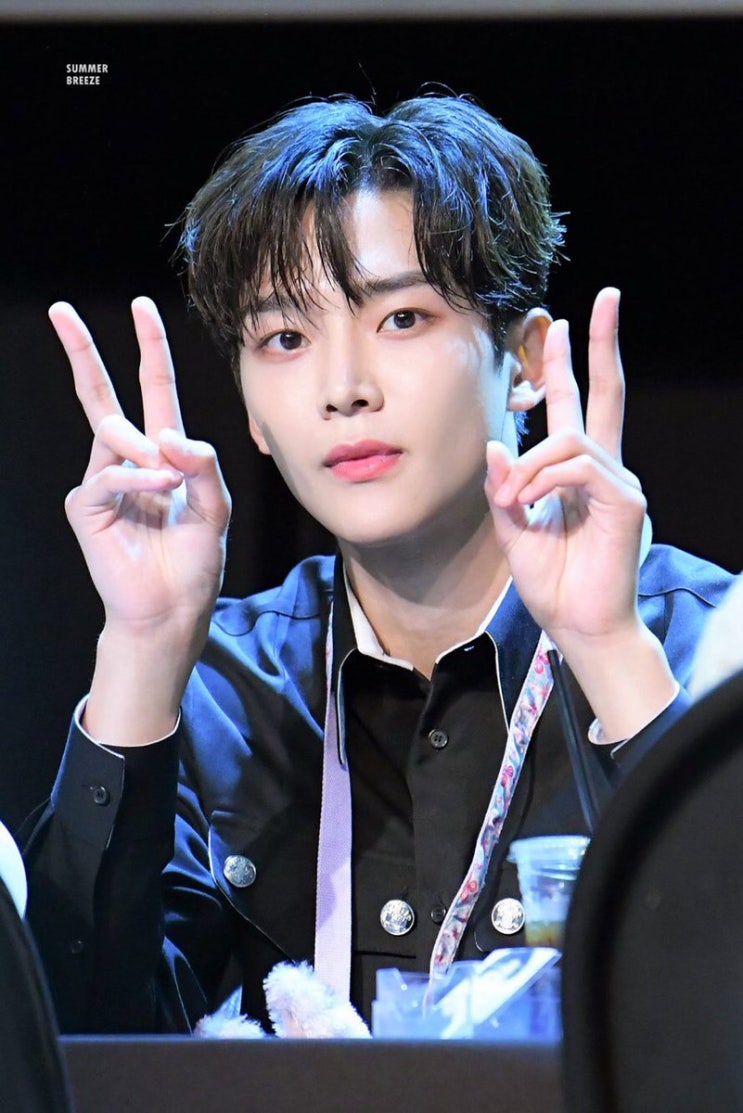 토크쇼 열어도 될 것 같은 아이돌 SF9 로운 토크쇼 열어도 될 것 같은 아이돌 SF9 로운