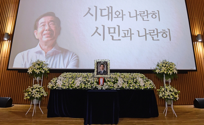 박원순 고소인 지난4월비서실에 성추행 피해 알렸다 _ "박원순 고소인, 지난 4월 비서실에 성추행 피해 알렸다" 박원순 고소인 지난4월비서실에 성추행 피해 알렸다 _ "박원순 고소인, 지난 4월 비서실에 성추행 피해 알렸다"
