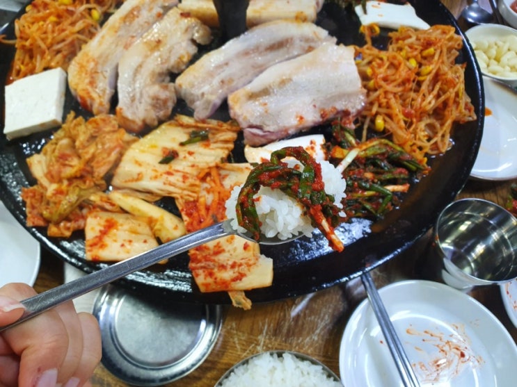 공릉 싹쓰리솥뚜껑김치삼겹살 파김치가 맛있는집