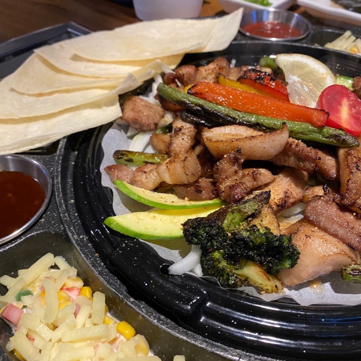  상수역 회식장소 홍대 삼겹살 맛집 꽃피는고기 다녀온 후기