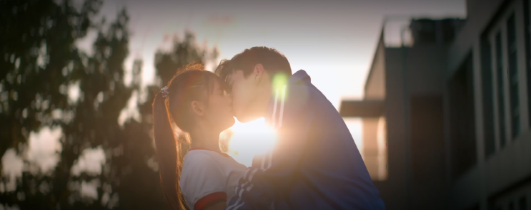 영화 장난스런 키스 리뷰 건질 건 배우들의 얼굴과 <b>케미</b>뿐