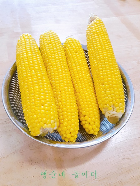  너무 쉬운 달달하고 아삭한 초당옥수수 찌는 법