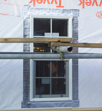 목조주택의 창문 누수 하자 방지에 미국 빌더들이 목을 매는 이유는? 습기와 곰팡이문제 예방
