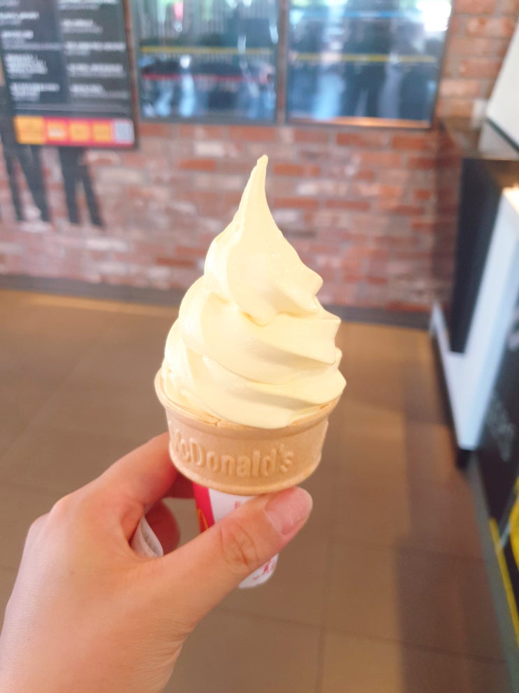  바나나킥 맛? 맥도날드 한정메뉴 바나나콘 칼로리