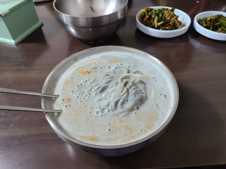  후루룩 넘어가는 면천 초원 콩국수