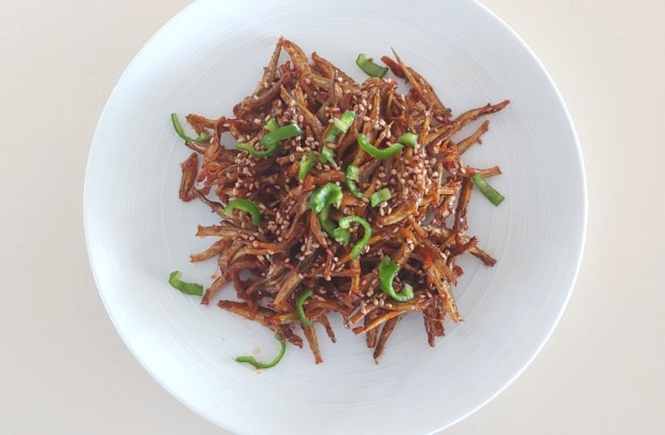  볶아서 비린내 없이 멸치무침 매콤하게