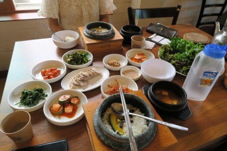  평창동 강촌쌈밥 영양돌솥밥 싱싱한 채소와 누룽지