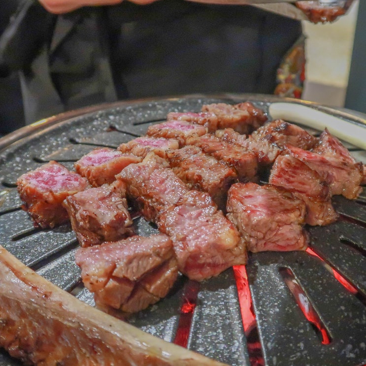  도산공원맛집 : 압구정 호화 우대갈비 맛집 (feat 몽탄 같아)