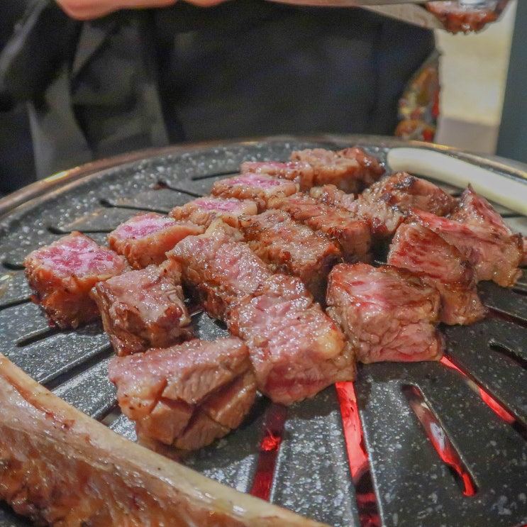 도산공원맛집 : 압구정 호화 우대갈비 맛집 (feat 몽탄 같아)