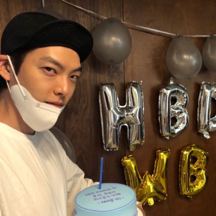 김우빈 32세 생일 건강해진 근황 반갑네요 연인 신민아 나이 차이