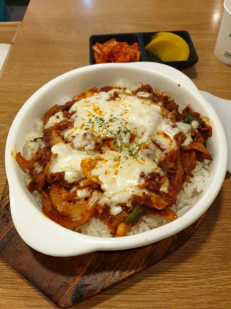  구의역 싸다김밥에서 치즈제육혼밥