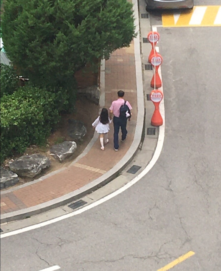  뒷모습