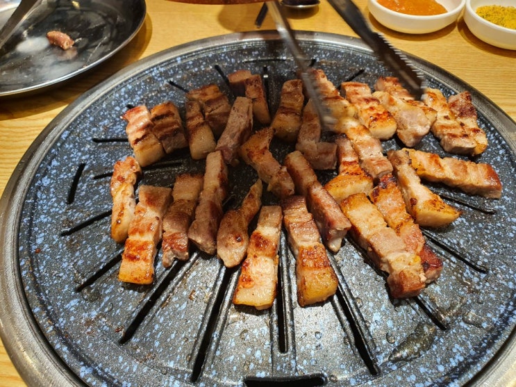  [신대방 맛집] 삼겹살을 마음껏 먹고 싶다면 고기싸롱 무한리필점으로