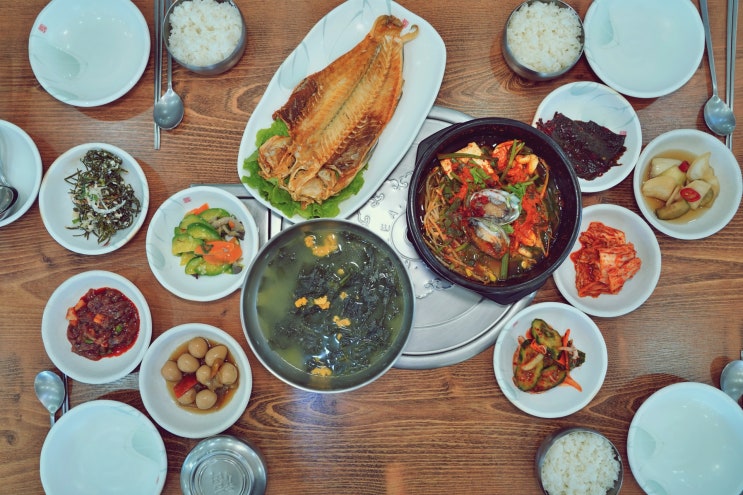  성산항에서 먹는 제주의 맛, 항도식당! 전복뚝배기, 성게미역국, 옥돔구이 | 알쓸리뷰X성산맛집