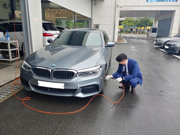 여름철 BMW 타이어 공기압 점검 및 워셔액 보충