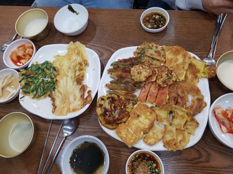 [워니의 맛집탐방]여름, 비오는 날 생각나는 맛집, 영등포구청 자연생국수&빈대떡(feat. 막걸리 / 두부김치 / 닭도리탕)