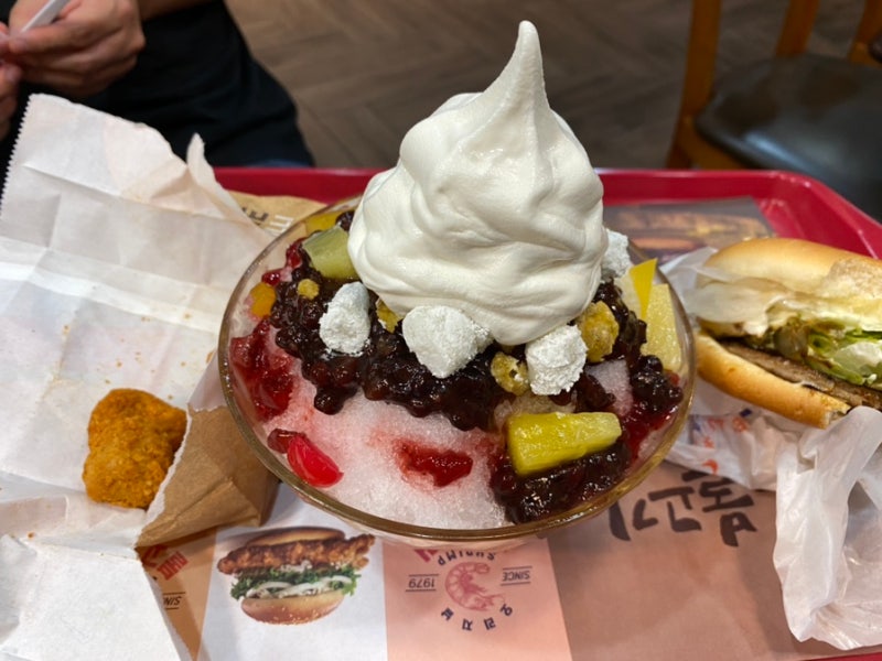 롯데리아] 데리버거, 불고기 버거 차이(가격, 중량, 칼로리), 팥빙수와 쉑쉑치킨 먹방까지 : 네이버 블로그