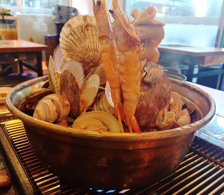  동탄역맛집 - 조개까는돼지 육고기와 해산물을 한번에!