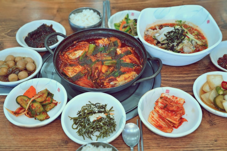  도민추천 성산맛집 항도식당! 전복한치물회와 갈치조림정식 먹고 떠나는 우도, 성산일출봉 여행~ | 알쓸리뷰X제주맛집