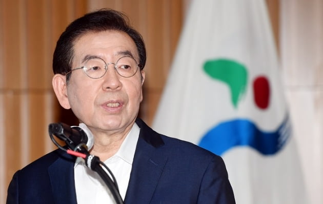 "나도 박원순이 보낸 사진에 시달렸다"…협력사 女직원의 토로 "나도 박원순이 보낸 사진에 시달렸다"…협력사 女직원의 토로