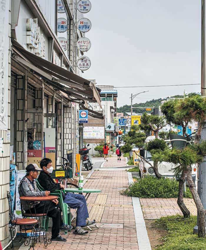 군위는 주름진 환갑인데 영통은 왜 탱탱한 30대인가 군위는 주름진 환갑인데 영통은 왜 탱탱한 30대인가